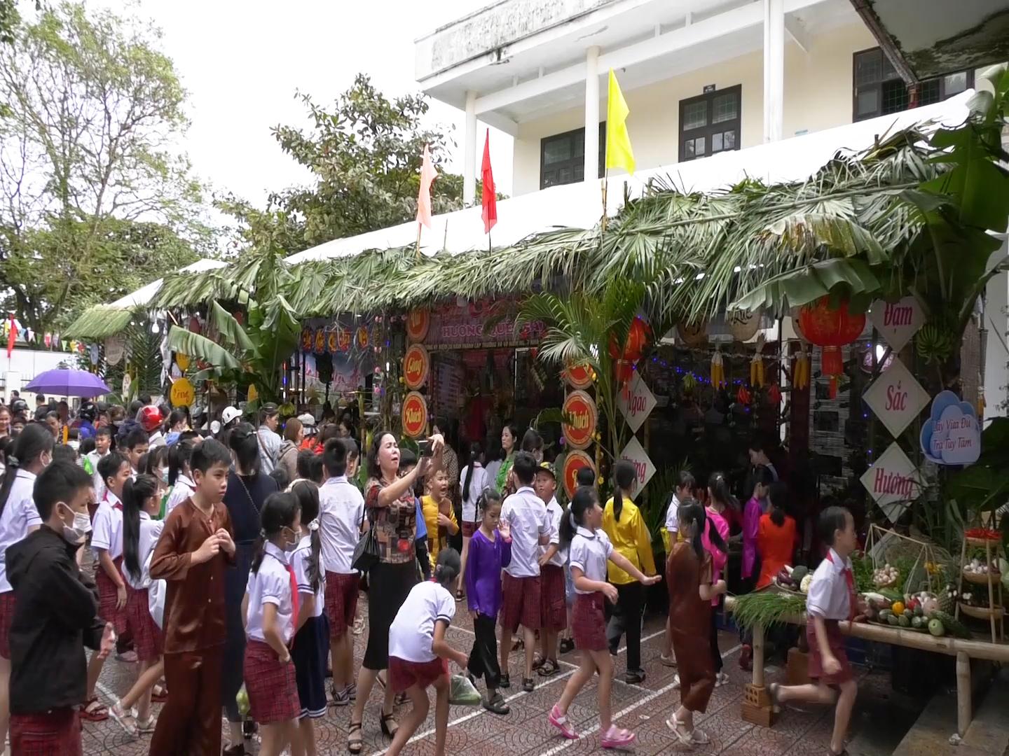 Trường Tiểu học Trần Quốc Toản tổ chức hoạt động Hội chợ quê